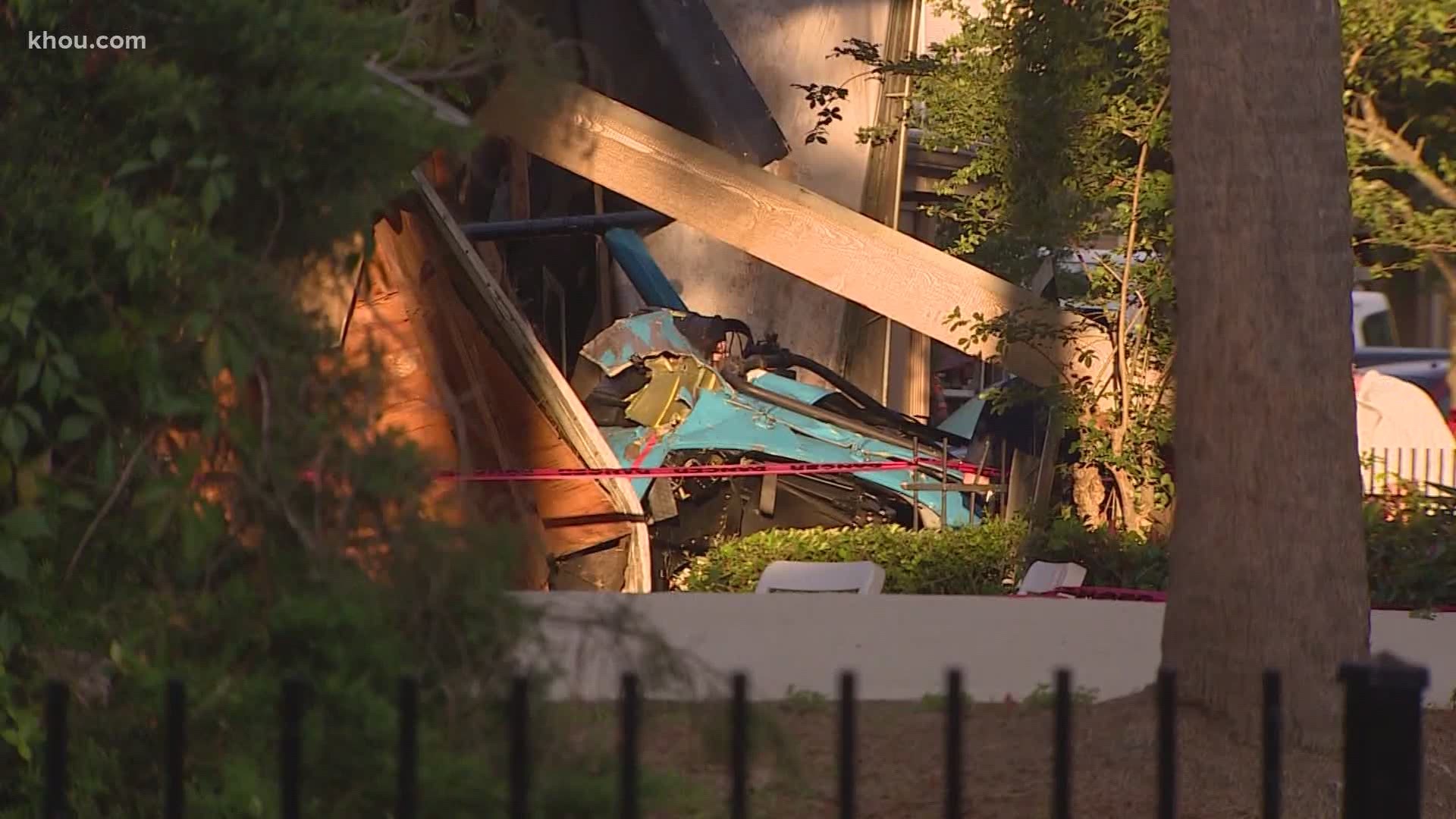 Houston police helicopter crashes into apartment complex ...